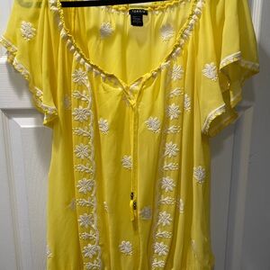 Torrid Size 1 Yellow Flowy Blouse Embroidered Peasant Top